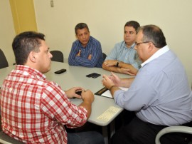 romulo reuniao AMD CG parceria com empreender 4 270x202 - Rômulo discute implantação de franquia do Empreender-PB em Campina