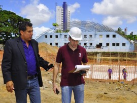 sejel suplan e fifa visitam dede foto roberto guedes 33 270x202 - Membro do Comitê da Copa 2014 visita a Vila Olímpica Ronaldo Marinho