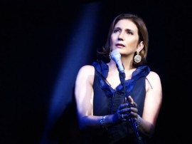 zizi possi ak 270x202 - Governo comemora com show de Zizi Possi no Busto de Tamandaré