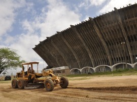 12.09.13 incio obras externas estadio amigao cg 2 270x202 - Começam obras de urbanização na parte externa do estádio Amigão