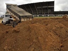 12.09.13 incio obras externas estadio amigao cg 4 270x202 - Começam obras de urbanização na parte externa do estádio Amigão