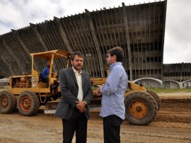 12.09.13 incio obras externas estadio amigao cg 7 270x202 - Começam obras de urbanização na parte externa do estádio Amigão