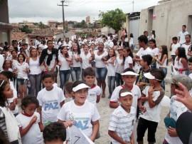 30.09.13 caminhada pela paz monte carmelo 1 270x202 - Escola da rede estadual realiza caminhada pela paz em Campina Grande