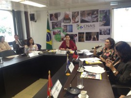 Cida Ramos e Ministra foto 2 04.09.13 270x202 - Secretária discute em Brasília rede de capacitação para profissionais do Suas