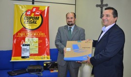 Foto ok entrega simbólica de equipamentos da Receita Federal 2 270x159 - Programa Paraíba Legal recebe doações de notebooks para concurso de educação fiscal