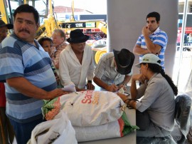 jornada produtiva em SUME 2 270x202 - Governo distribui sementes de sorgo e raquetes de palma em Sumé