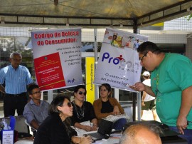 procom promove atendimento em mercado publico de mangabeira foto jose lins 11 270x202 - Procon esclarece dúvidas de consumidores no Mercado Público de Mangabeira