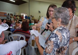 01.10.13 apresentacoes culturais feira marcam abertura 2 270x192 - Apresentações culturais abrem a programação do Dia do Idoso