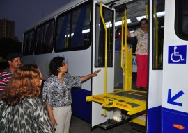 10.10.13 funad estela entrega de onibus vanivaldo ferreira 28 270x192 - Funad recebe novo ônibus adaptado para usuários