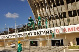 22.10.13 obras do amigao inicio pavimentacao externa foto claudio goes 2 270x179 - Governo investe R$ 18 milhões nas obras de reforma do Estádio Amigão