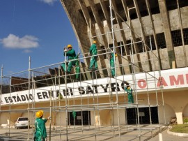 22.10.13 obras do amigao inicio pavimentacao externa foto claudio goes 21 270x202 - Investimentos no esporte passam dos R$ 70 milhões em três anos