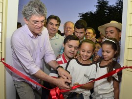 26.10.13 ricardo reforma escola pedra branca fotos roberto guedes 1 270x202 - Ricardo autoriza estrada que vai tirar Nova Olinda do isolamento