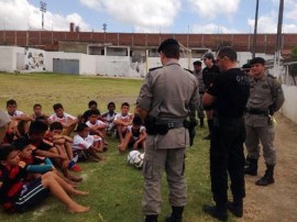 bolas 2 270x202 -  Seap e PM fazem doam bolas para crianças do Mutirão em Campina Grande