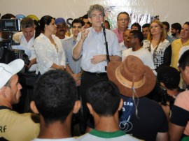 ricardo MATARACA ORDEM DE SERVICO foto jose lins 1 270x202 - Ricardo autoriza pavimentação de rodovia em Barra de Camaratuba