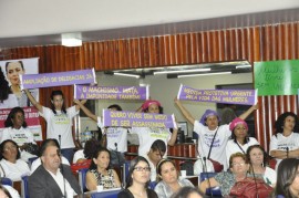 28.11.13 gilberta soares recebe homenagem foto joao francisco 56 270x179 - Secretária da Mulher recebe homenagem na Assembleia Legislativa