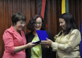 28.11.13 gilberta soares recebe homenagem foto joao francisco 91 270x192 - Secretária da Mulher recebe homenagem na Assembleia Legislativa