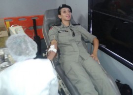 A COMANDANTE DA UPS DOANDO1 270x192 - Polícia participa de atividades alusivas ao Dia Nacional do Doador de Sangue