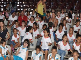 PRIMEIRA DAMA VISITA CIRCO FOTO JOAO FRANCISCO1 270x202 - Primeira-dama leva crianças carentes e idosos para sessão especial de circo