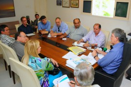 REUNIÃO EMPRESARIOS SETOR TRANSPORTE 4 270x179 - Ricardo discute transporte alternativo com empresas de ônibus intermunicipais