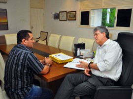 nadir fernandes prefeito de curral de cima 3 270x202 - Ricardo discute projetos com prefeitos de Boa Ventura e Curral de Cima