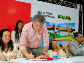 ricardo condominio cidade madura em cg foto jose marques 7 270x202 - Ricardo assina ordem de serviço de condomínio para idosos