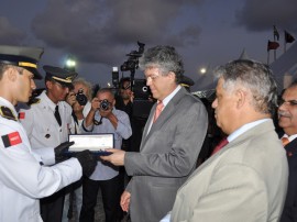 06.12.13 ricardo aspirantada PM fotos walter rafael 61 270x202 - Ricardo participa da formatura de novos aspirantes da Polícia Militar