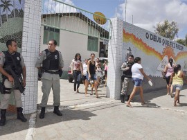 2riacho do poco abono familia foto walter rafael 2 270x202 - Governo inicia pagamento do abono do Bolsa Família em 28 municípios