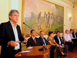 ENTREGA DE MOTOS E CHEQUES 1 270x202 - Ricardo entrega motos e anuncia benefícios para agricultura familiar