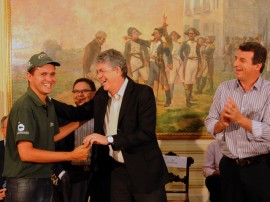 ENTREGA DE MOTOS E CHEQUES 31 270x202 - Ricardo entrega motos e anuncia benefícios para agricultura familiar