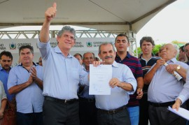 PACTO SOCIAL UIRAUNA PREFEITO JOÃO BOSCO 81 270x179 - Ricardo assina convênios do Pacto Social da região de Sousa