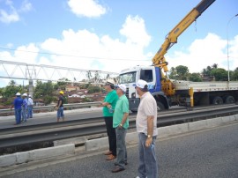 der instala nova passarela junto a comunidade boa esperaca na capital 42 270x202 - Governo instala vão central da passarela metálica na BR-230