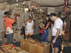 indio salao foto walter rafael 2 270x202 - Turistas e pessoenses vão às compras de Natal no Salão de Artesanato