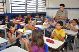 pm realiza aula do proerd foto kleide teixeira 47 270x179 - Programa contra as drogas forma mais de 18 mil alunos em 2013 na Paraíba