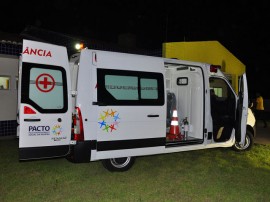 21.01.14 ricardo entrega ambulancia em serra da raiz fotos roberto guedes 10 270x202 - Ricardo entrega a primeira de 38 ambulâncias dentro do novo Pacto Social