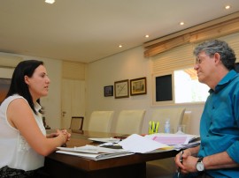 VISITA DA PREFEITA DE MONTE HOREBE 270x202 - Ricardo discute Pacto Social com prefeitos de Araçagi e Monte Horebe