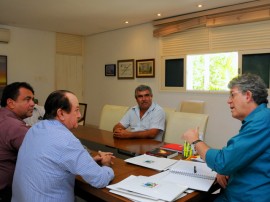 VISITA DE PREFEITO E VEREADORES DE ARAÇAGI 1 270x202 - Ricardo discute Pacto Social com prefeitos de Araçagi e Monte Horebe