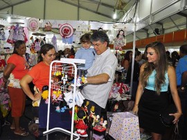 ricardo visita stand foto walter rafael 1 270x202 - Salão de Artesanato é encerrado com recorde de visitantes e vendas