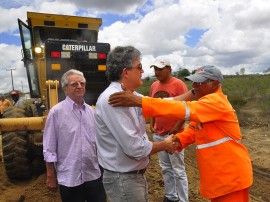 11.02.14 ricardo vistoria rodovia catolé de boa vista fotos roberto guedes 31 270x202 - Ricardo inspeciona obras que superam R$ 100 milhões