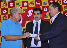 17.02.14 Lotep entrega de premio fotos joao francisco 21 270x192 - Cupom Legal entrega prêmios em dinheiro a 10 ganhadores paraibanos