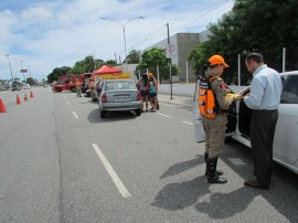 17.02.14 Operação do Corpo de Bombeiros 4 270x202 - Bombeiros orientam motoristas sobre procedimentos nos casos de incêndio