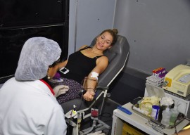 doadora paloma fernandes ses hemocentro coleta de sangue na unipe foto walter rafael 8 270x192 - Estudantes do Unipê fazem doação de sangue durante gincana