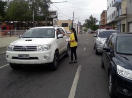 pbgas planfletagem cg 3 270x202 - Campanha explica expansão do gás natural em Campina Grande