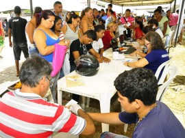 06.03.14 fac realiza acao de imaculada em bayeux foto walter rafael 33 270x202 - Governo promove ação comunitária em Bayeux