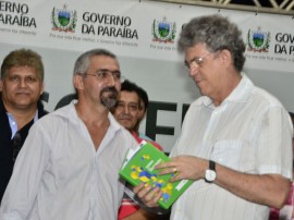 29.03.14 RICARDO  ASSINA ORDEM DE SERVIÇO ESCOLA GUARABIRA FOTOS ALBERI PONTES 3 1 270x202 - Ricardo autoriza reforma e ampliação de escola e ginásio em Guarabira