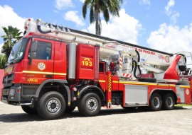 bombeiros viaturas com escada magiro foto walter rafael 18 270x191 - Viaturas mais modernas do Brasil chegam ao Corpo de Bombeiros