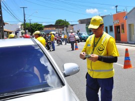 detran blitz lei seca foto kleide teixeira 7 270x202 - 'Lei Seca' prende seis pessoas e aplica mais de 300 testes de bafômetro em CG