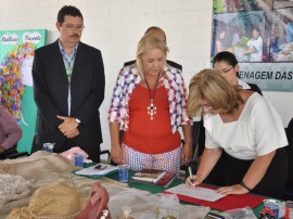 governadora encontro estadual da mulher rural fotos roberto guedes 43 270x202 - Governadora em exercício assina convênio que beneficiará mulheres rurais