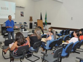 ses reuniao e treinamento do sies laboratorio e informatica foto walter rafael 3 270x202 - Servidores recebem treinamento para operacionalizar sistema logístico de imunobiológicos