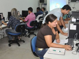 ses reuniao e treinamento do sies laboratorio e informatica foto walter rafael 8 270x202 - Servidores recebem treinamento para operacionalizar sistema logístico de imunobiológicos