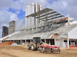 24.04.14 reforma dedi fotos antonio david 5 270x202 - Obras da Vila Olímpica prosseguem e vários equipamentos são finalizados